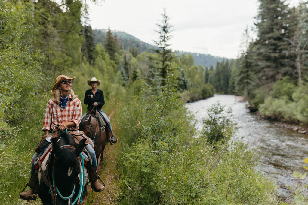Horseback riding along the Dolores River — 1 Hour River Ride at Circle K Ranch